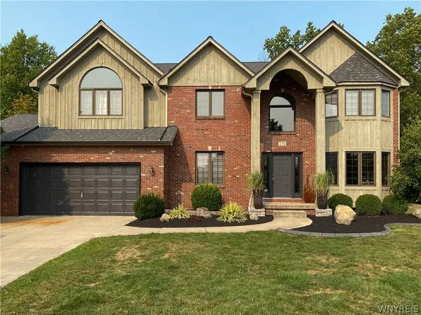 270 Woodstream Dr, Grand Island, NY 14072