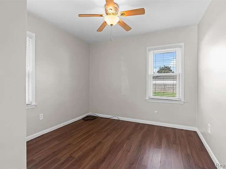 24696 Wilmot Ave — Photo 8