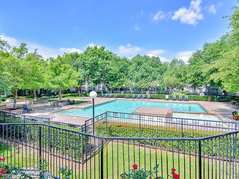 Greyson's Gate Apartments — Photo 15