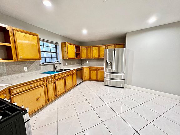 Kitchen (new plaint and recessed lights)