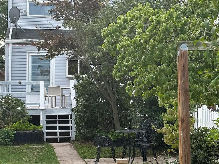 239 N Stratton St — Photo 28