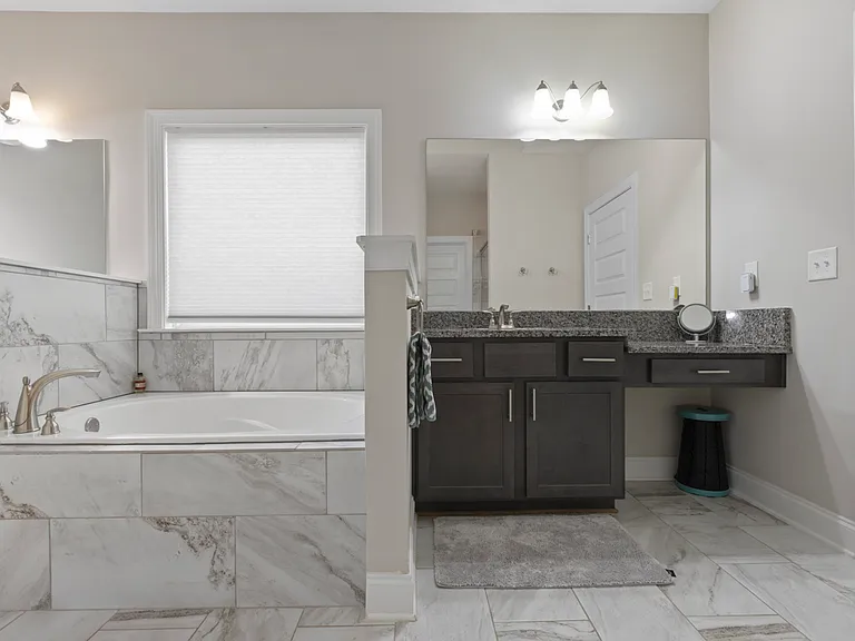 253 Woodward Way — Photo 5