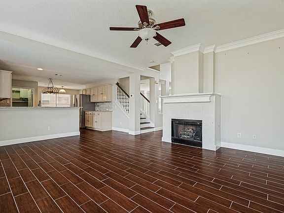 3rd image of 3900 Columbus Dr
