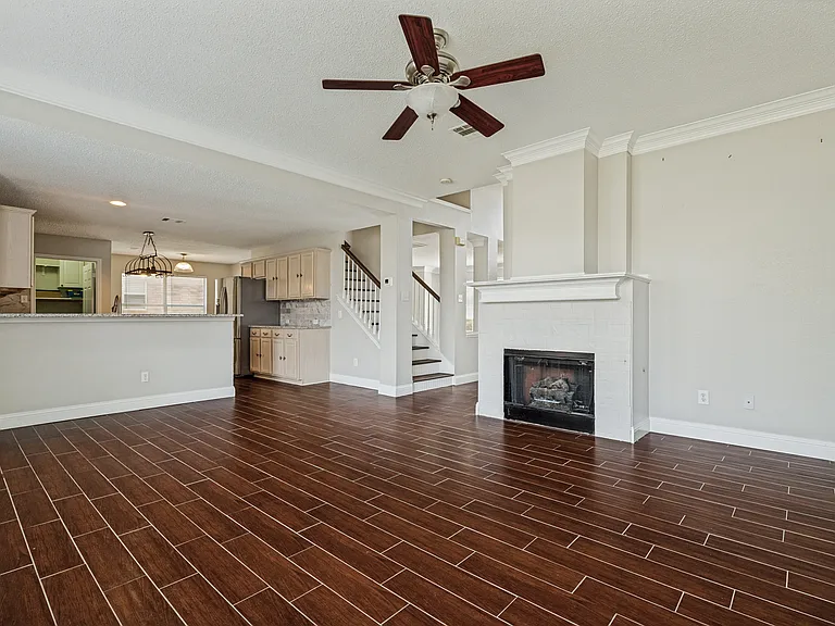 3900 Columbus Dr — Photo 3
