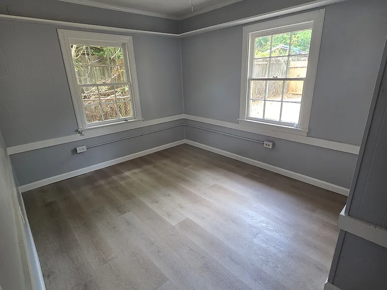 319 Mercer Ave — Photo 14