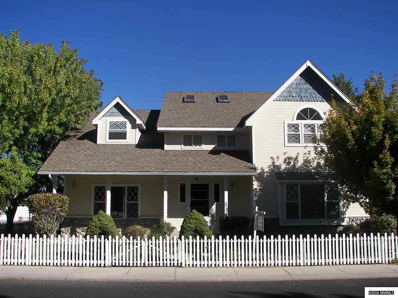 1670 Mackland Ave photo 1