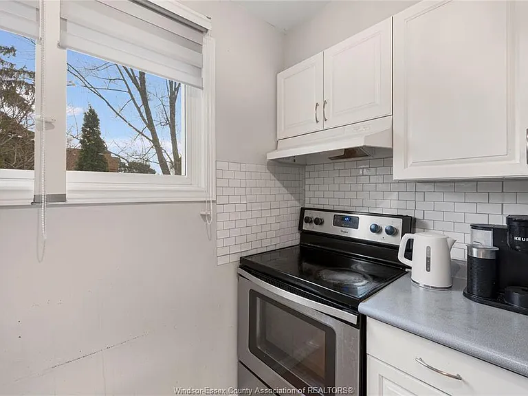 6384 Thornberry Cres — Photo 9