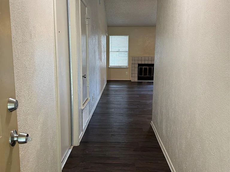2712 Cameron Loop — Photo 4