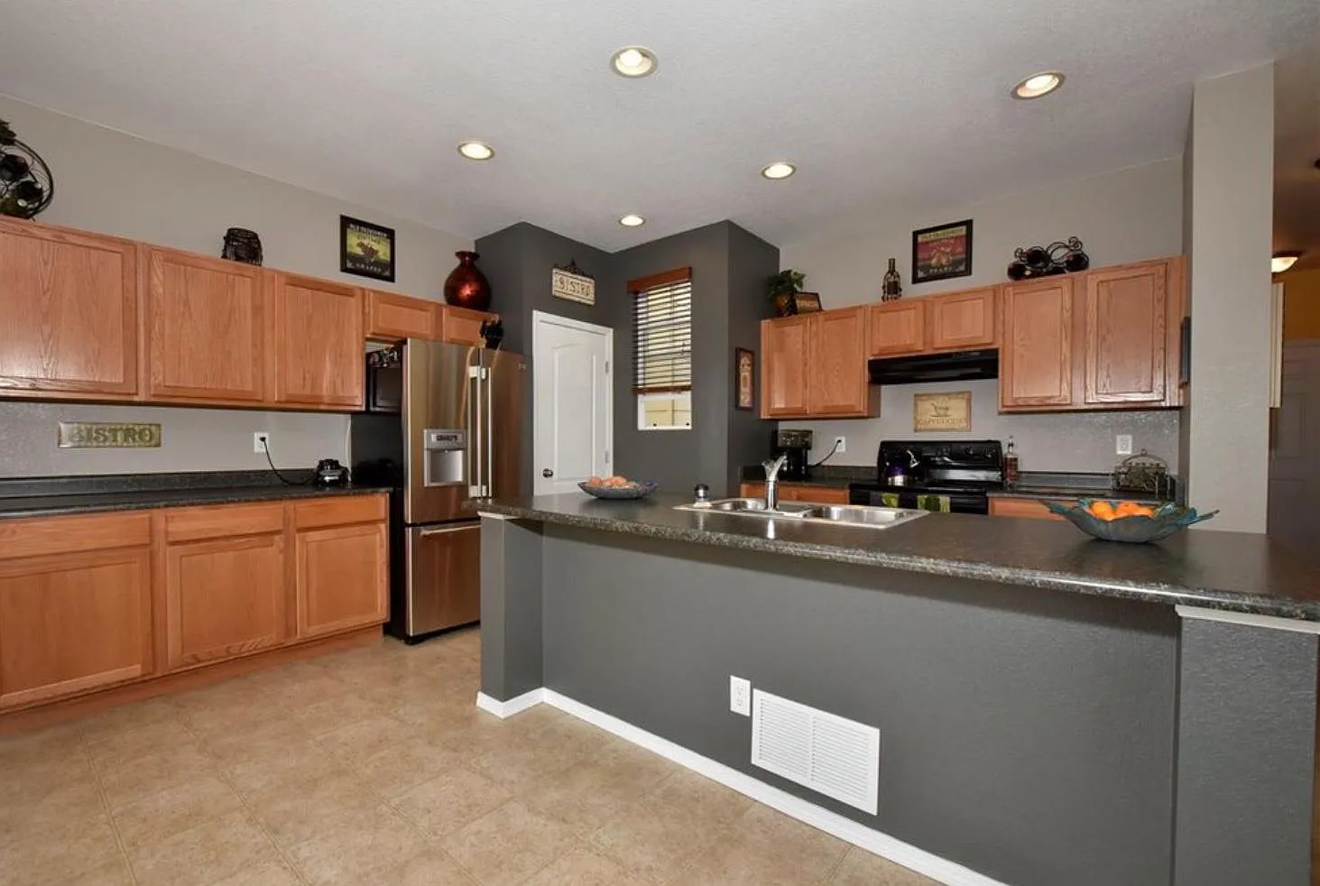 2 bed, 3.5 bath, 2151 sqft, $2,175 — Photo 3