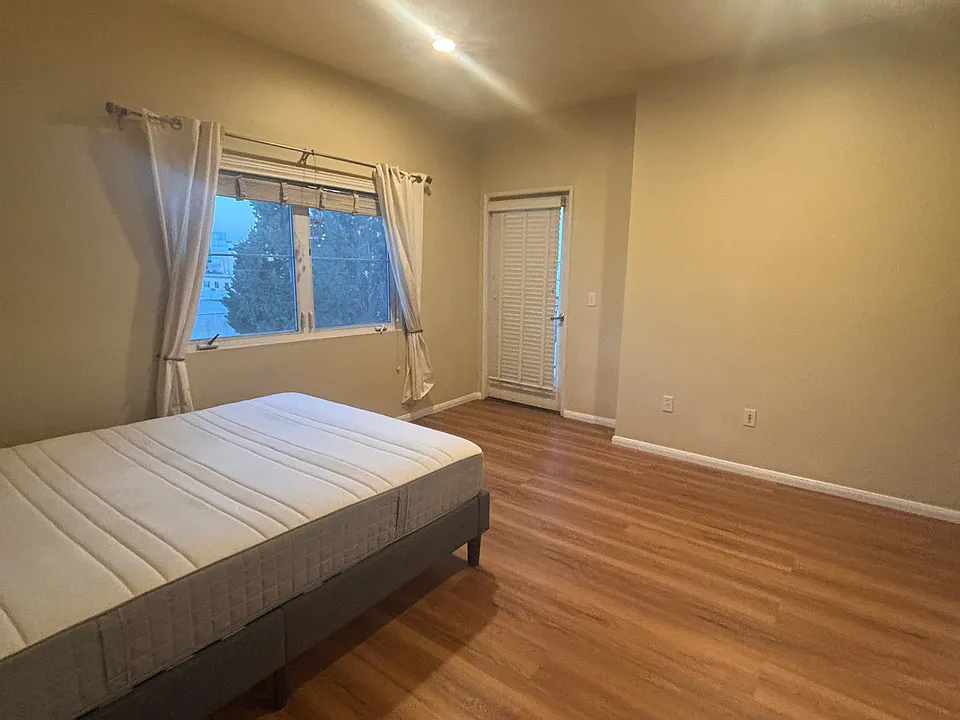 11124 Burbank Blvd #306