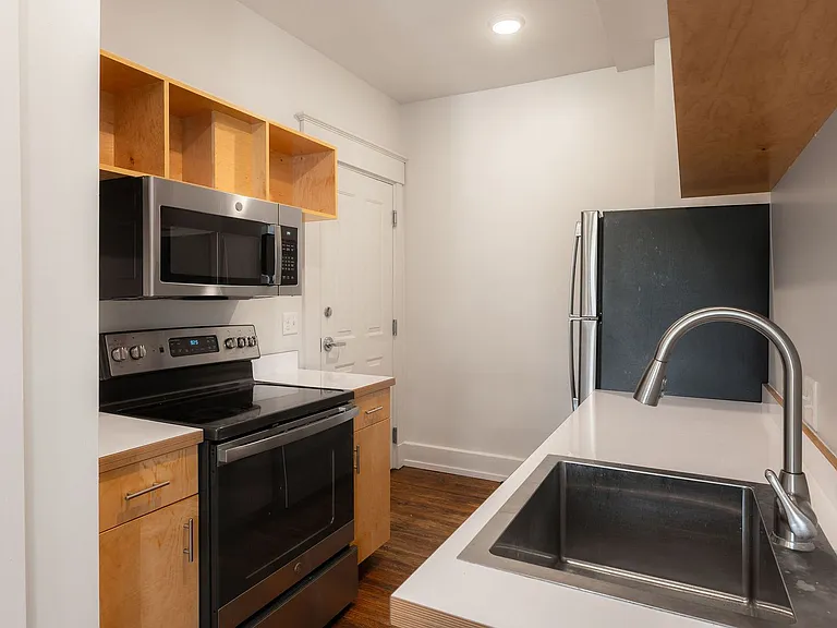1007 Dayton St — Photo 15