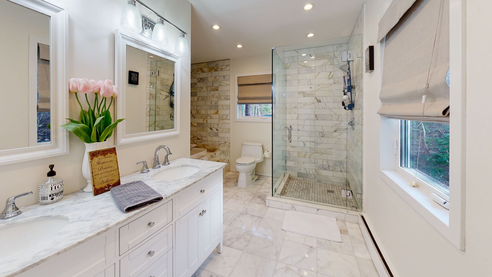  Master On Suite Marble Bathroom, Stand Up Shower and X Large Soaking Tub 