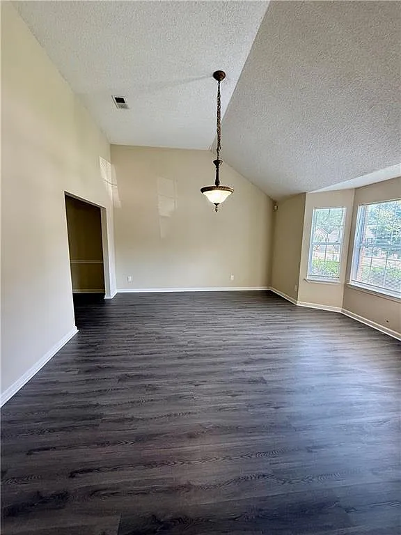 3 bed, 2.5 bath, 2139 sqft, $2,100 — Photo 2
