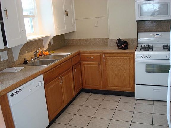 3rd image of 986 Northwest Blvd