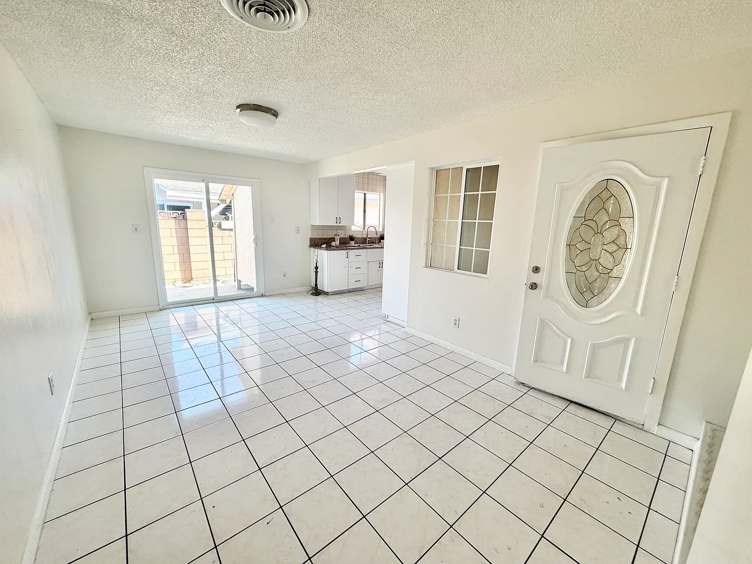 4 bed, 1600 sqft, $3,950 — Photo 2