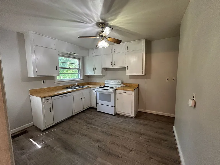 1822 Abbott Ave — Photo 5