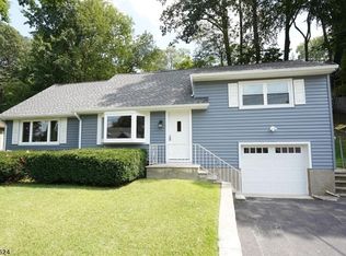 16 Highland Trl, Denville, NJ