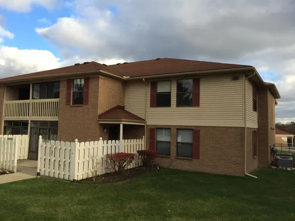 19257 Surrey Ln, Northville, MI 48167