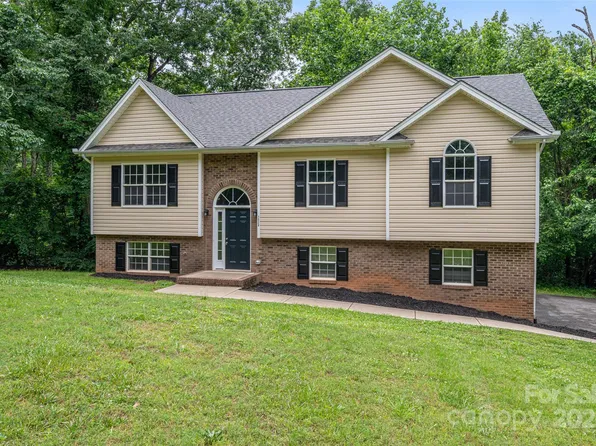 1520 28th St SW, Hickory, NC 28602