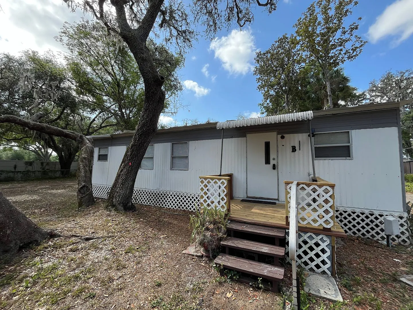 2/1 Super Cute Newly Remodeled — Photo 1