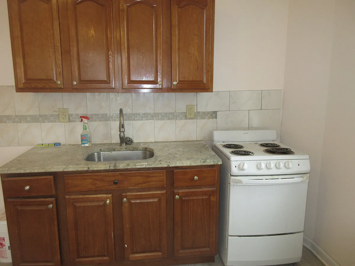 Building Photo - 76 Champlin Ave #2