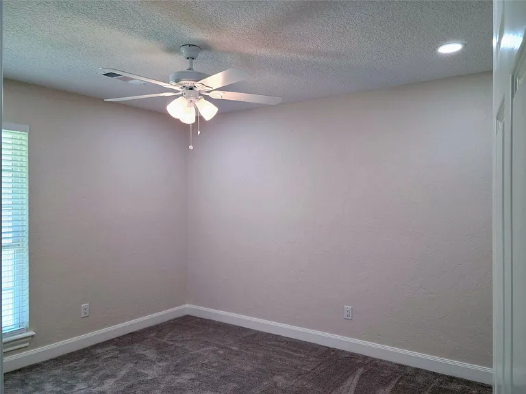 11926 Stillwater Dr — Photo 20