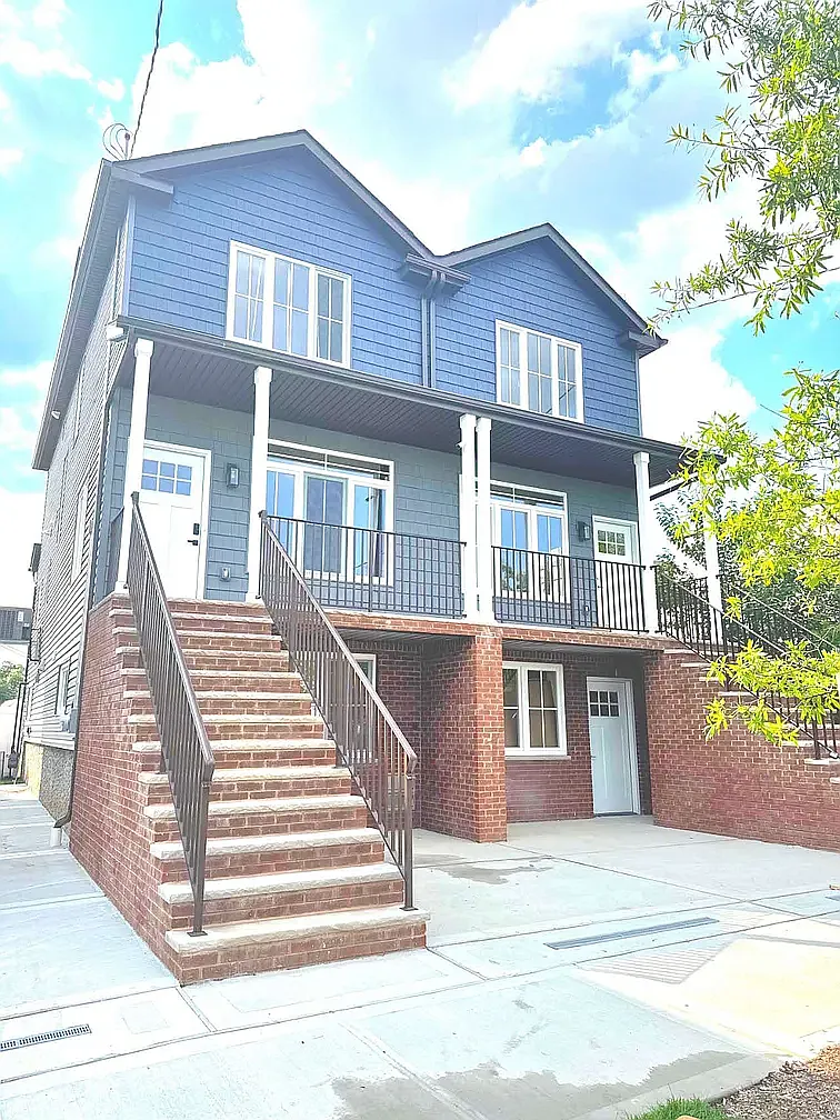 793 Olympia Blvd — Photo 2
