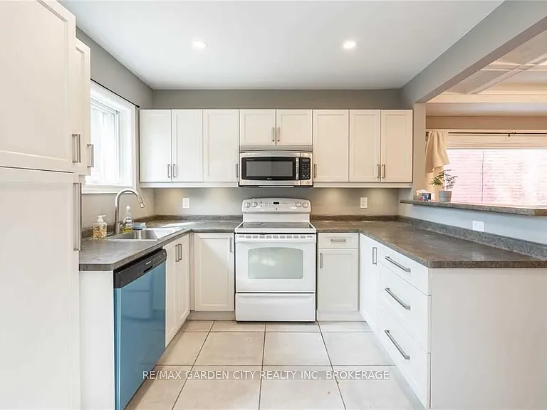 96 Beechwood Ave — Photo 15