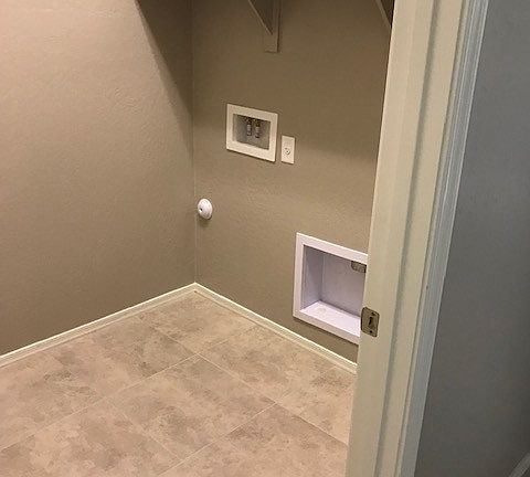 4th image of 1088 W Lowell Dr