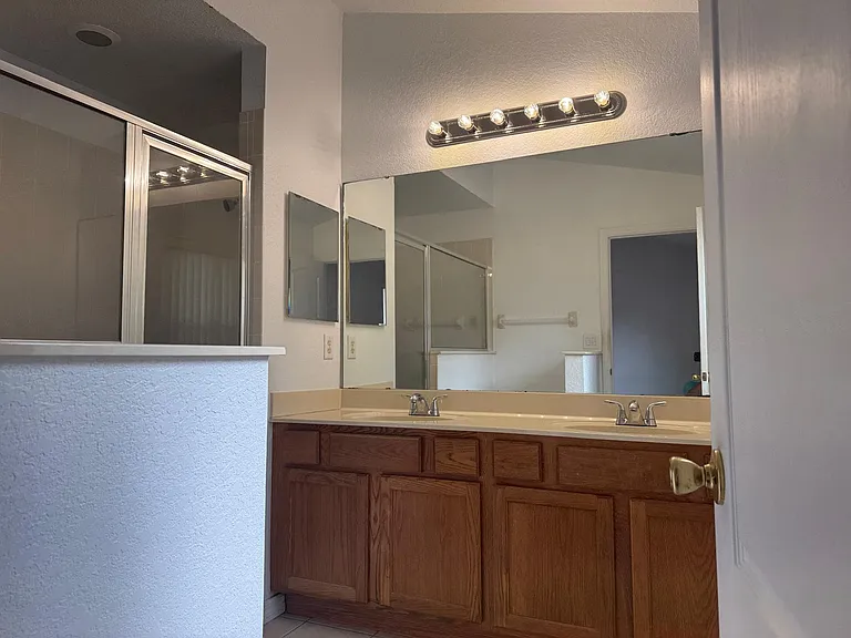 1536 N Hampton Dr — Photo 12