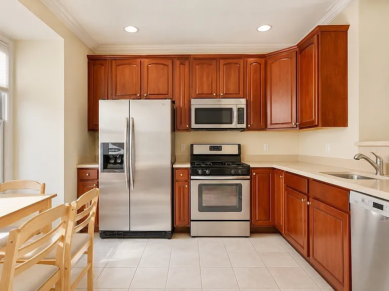 239 Brower Ct — Photo 3