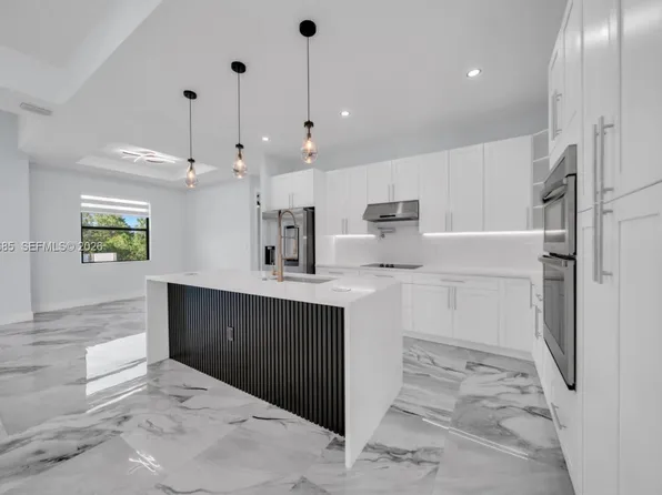 204 E 10th St, Lehigh Acres, FL 33972