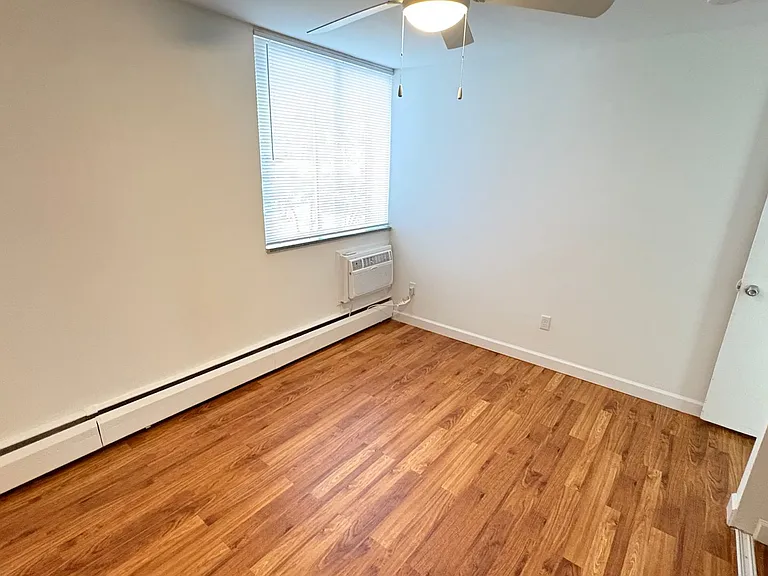 Marquette Apartments West — Photo 14