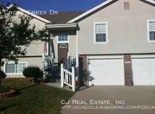 1306 Cross Creek Dr, Grain Valley, MO 64029