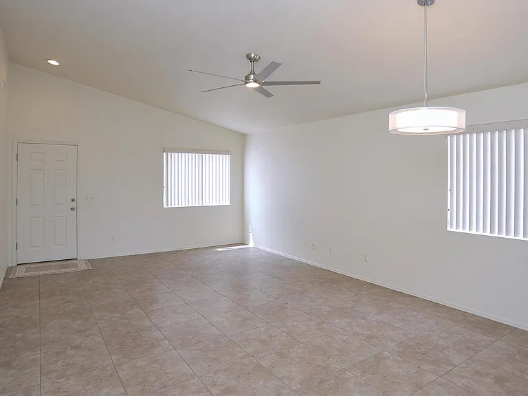2633 W Cezanne Cir — Photo 2