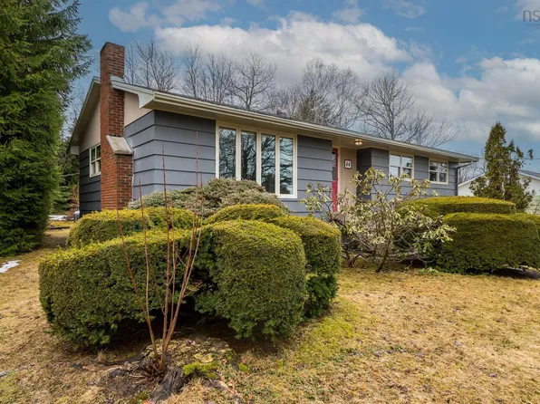 44 White Birch Dr, Halifax, NS B3T 1E2