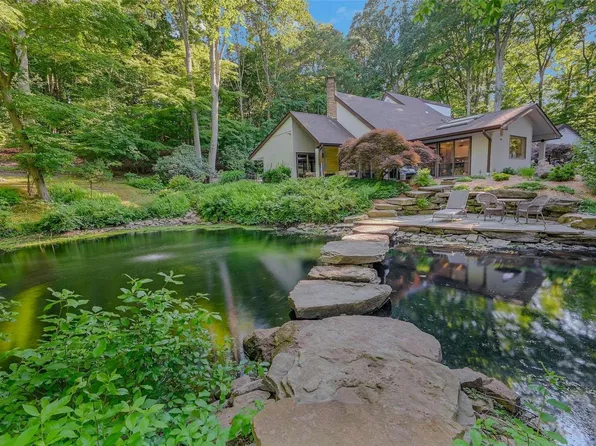 3 Cordwood Path, Head Of The Harbor, NY 11780