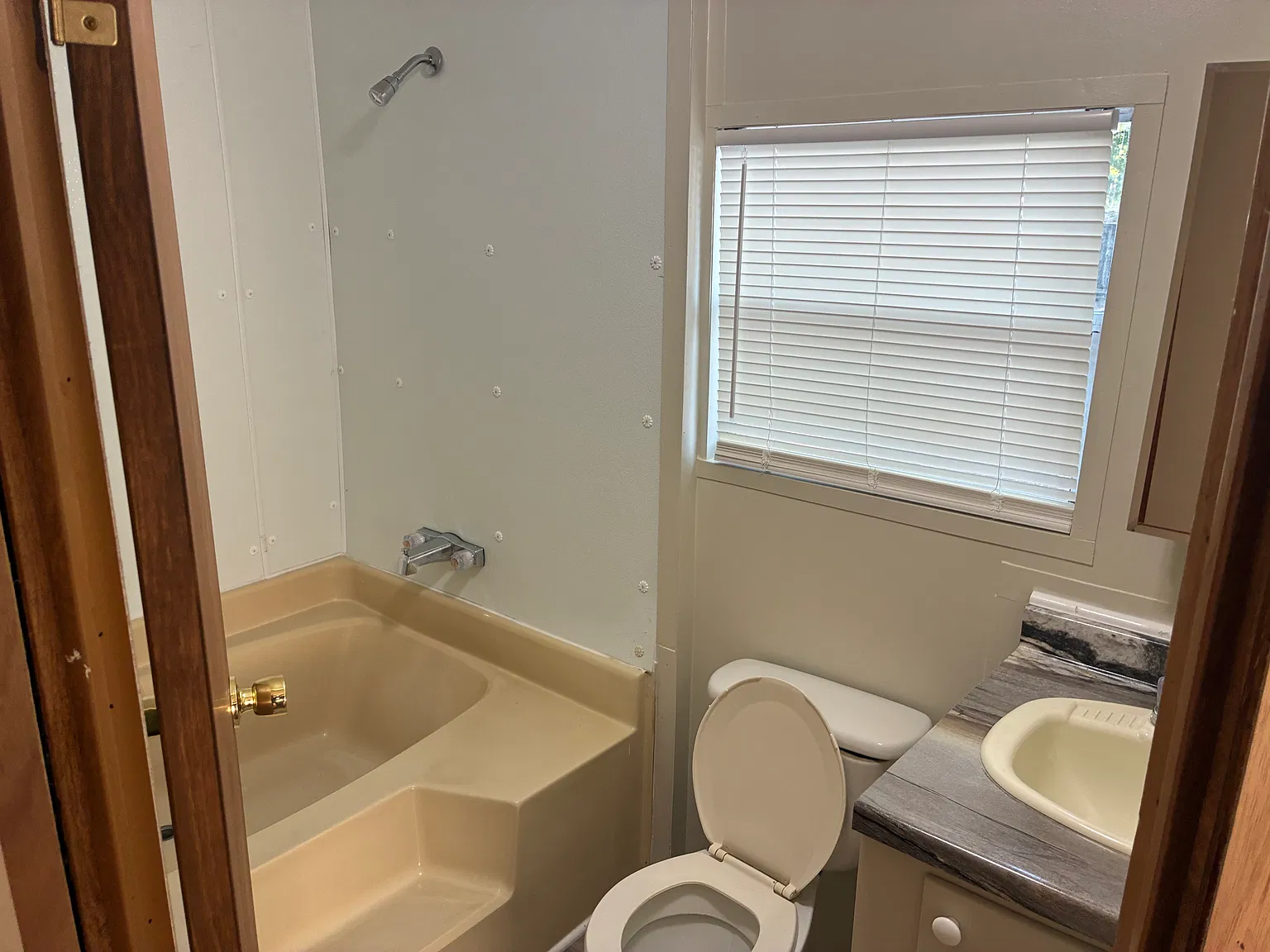 3 bed, 1000 sqft, $1,000 — Photo 4