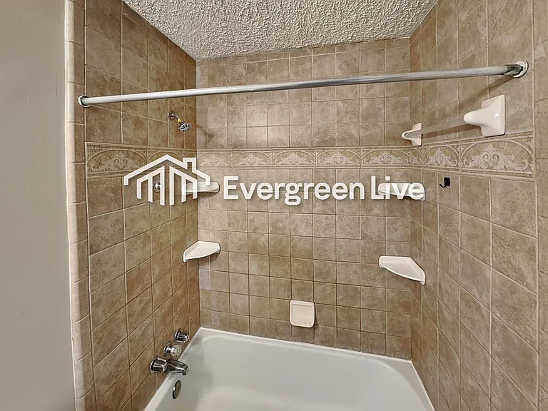 3260 Russell St — Photo 21