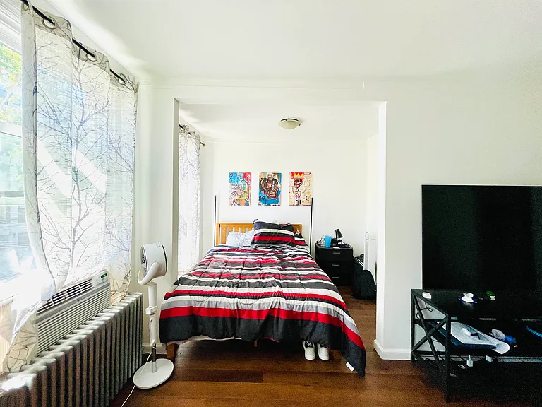 68 Jefferson Ave #2 — Photo 2
