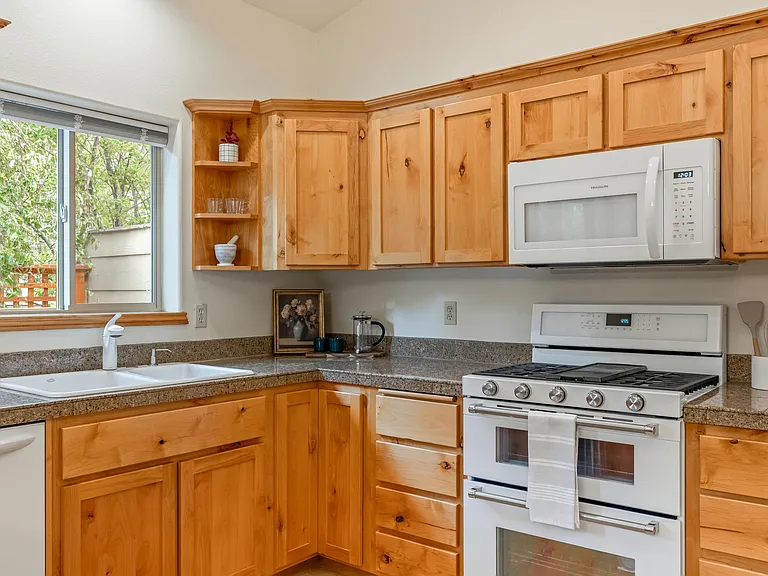1009 SW Crosscut Ct — Photo 11