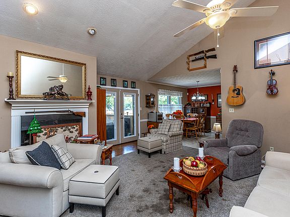 5th image of 406 Foxchase Ct