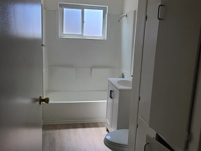 516 Madison Ave #C — Photo 8