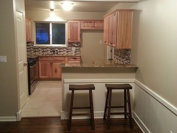 3rd image of 108 W Davis Ave