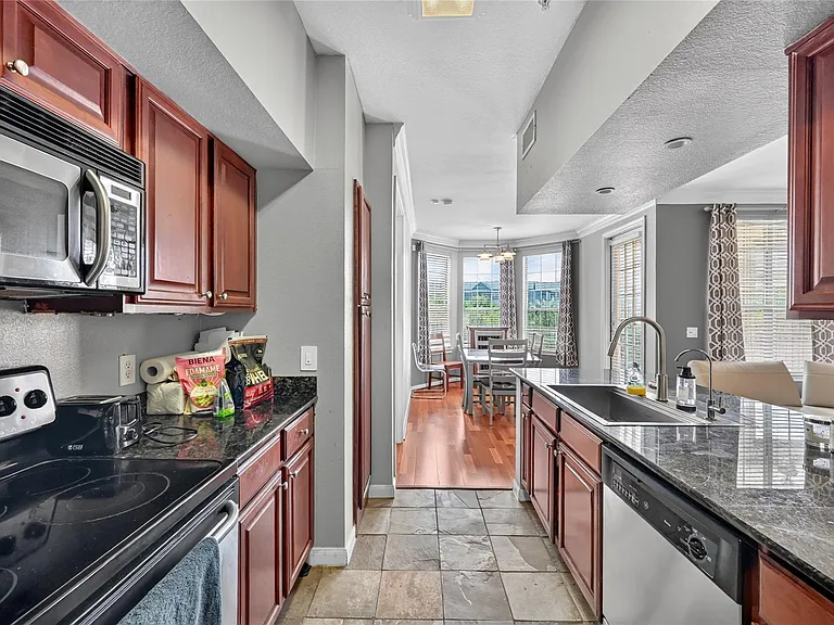 7575 Kirby Dr #2201 — Photo 3