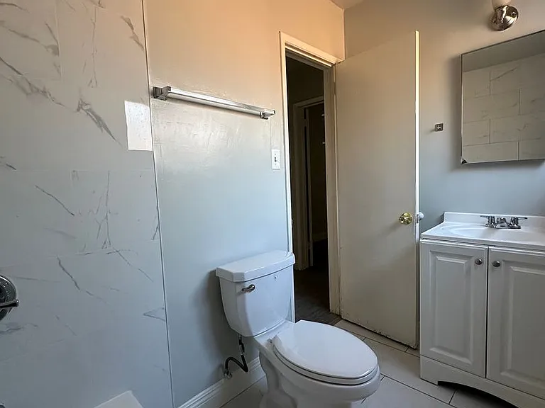 285 N Holliston Ave — Photo 6