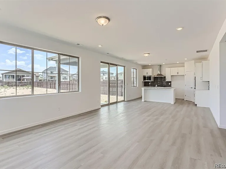 170 S Vandriver Way — Photo 5