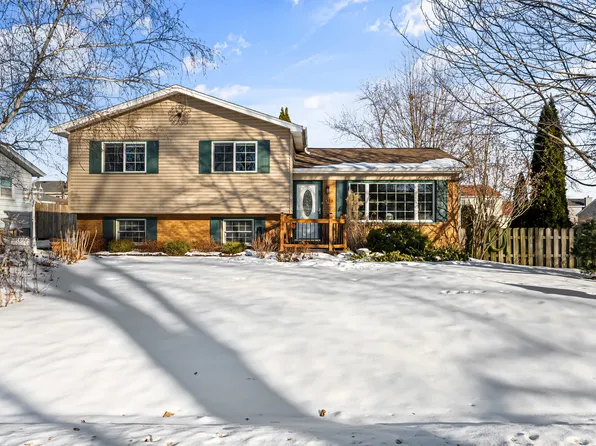 325 Hillandale Dr, Round Lake, IL 60073