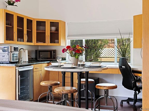 3rd image of 1920 Gardena Pl #B
