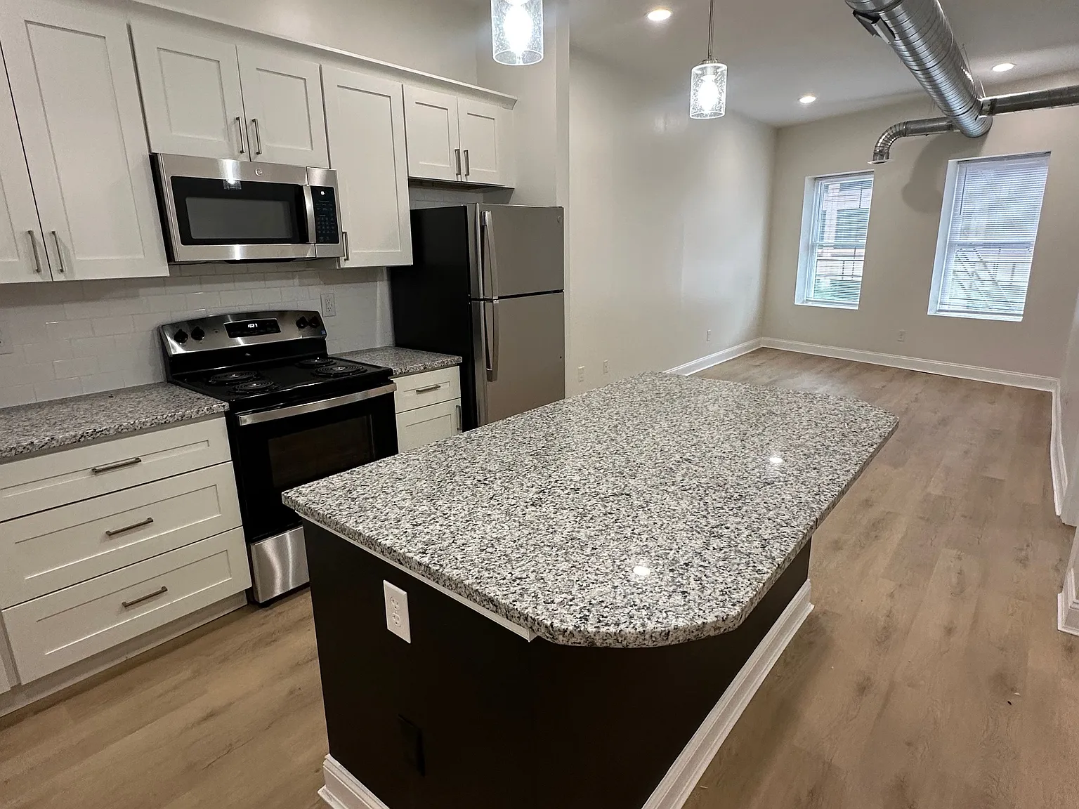 1 bed, 1.0 bath, 863 sqft, $1,200 — Photo 3